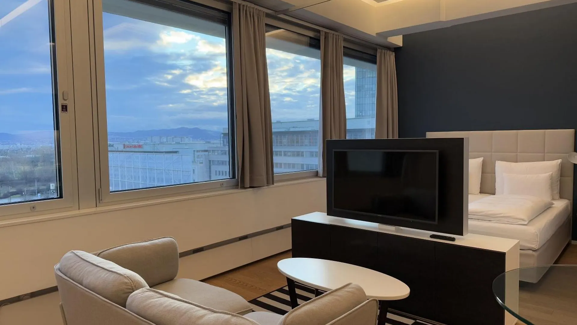Luxury City Apartment With Skyline View Vienna